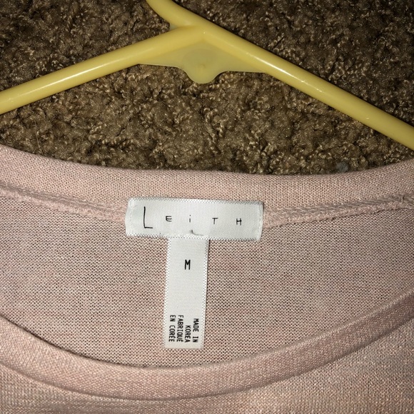 Cute knit top! - Picture 2 of 3